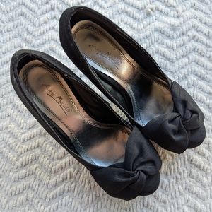 Anne Michelle Black Bow Pumps W8 EUC
